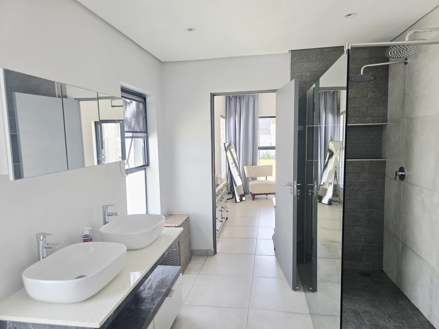 4 Bedroom Property for Sale in Kingswood Golf Estate Western Cape